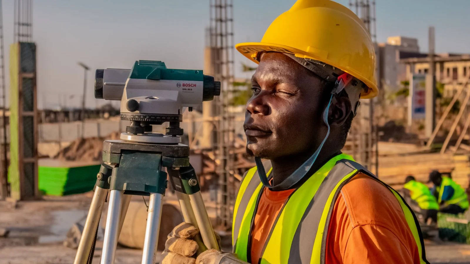 Equipo de Cartomon Topografía en campo